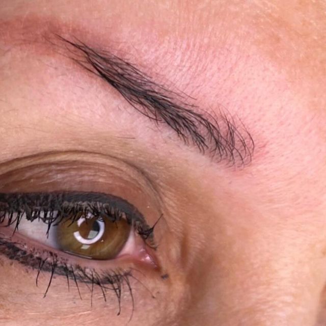 مرکز تخصصی نیلوفر کریمیان خدمات ریمو ابرو در مشهد فرامرز عباسی